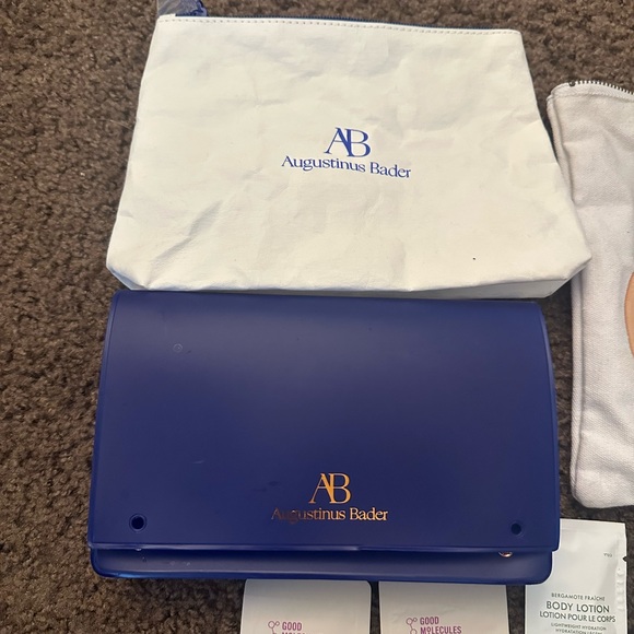 Bundle Augustinus Bader Skincare makeup bags. - Picture 6 of 6